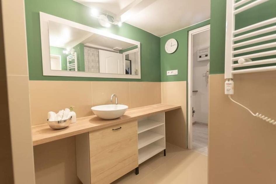 Central Stay Gozsdu Budapest Esterno foto